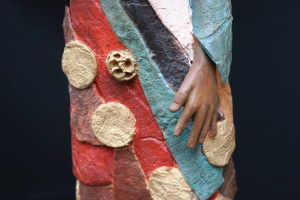 femme_a_la_robe_multicolore_3